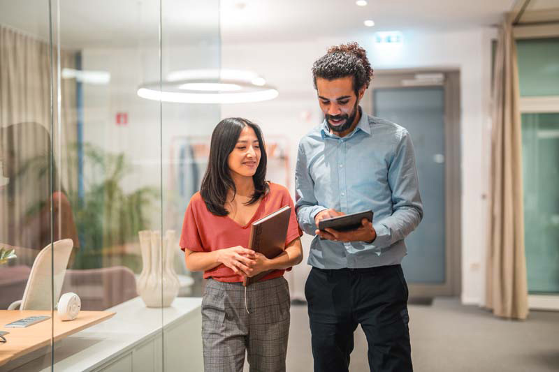 employees-walking-office